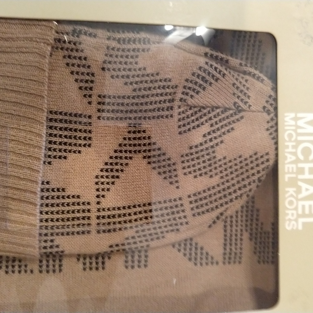 Michael Kors hat and scarf set NWOT